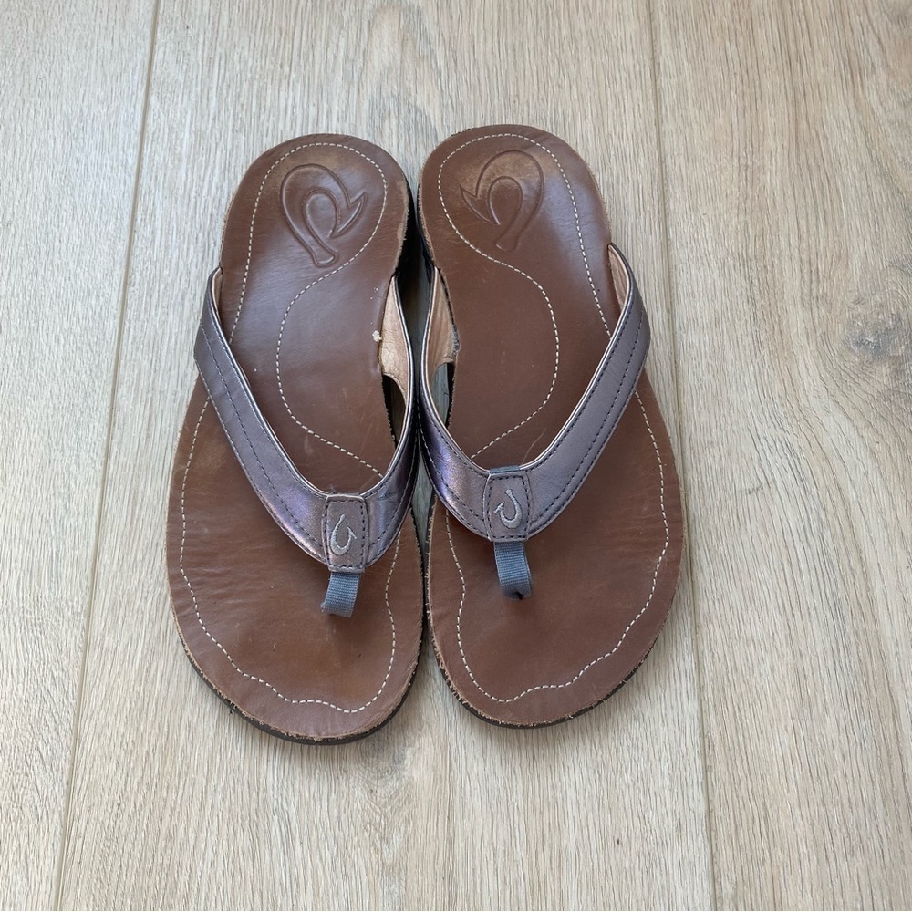 Olukai Kumu Silver/Pewter Leather Flip Flop/Thong Sandals